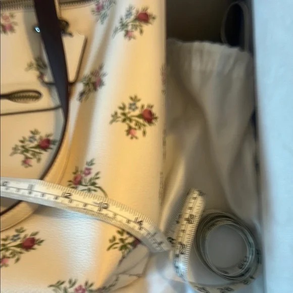 NWT Coach White Tote Bag with Floral Design - Picture 12 of 15